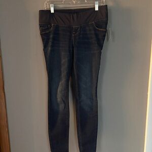 Old Navy Rockstar maternity jeans super skinny. Size 2. NWT